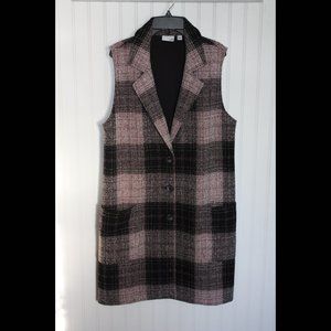 14th & Union Black & Pink Plaid Tunic Vest